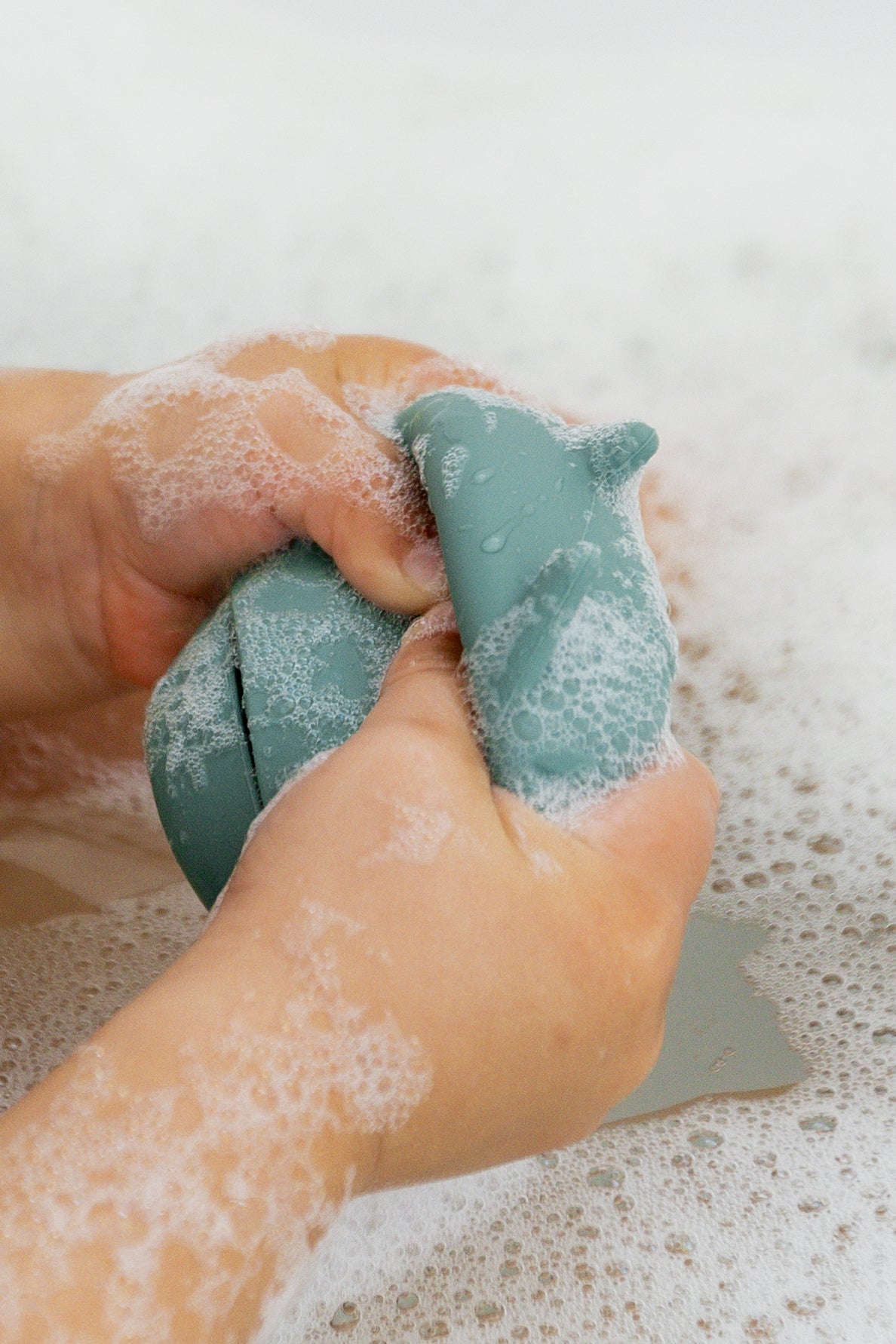 Silicone Bath Squirters ( Set of 4 plus storage bag )