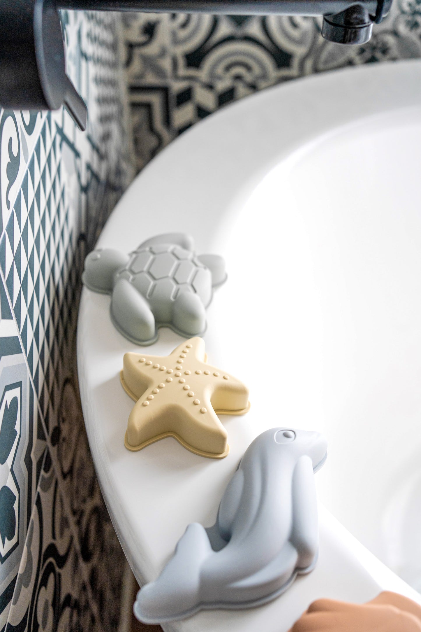 Saylor Mae Silicone Bath Toys - Pastel Sea (Set of 4 plus storage bag)