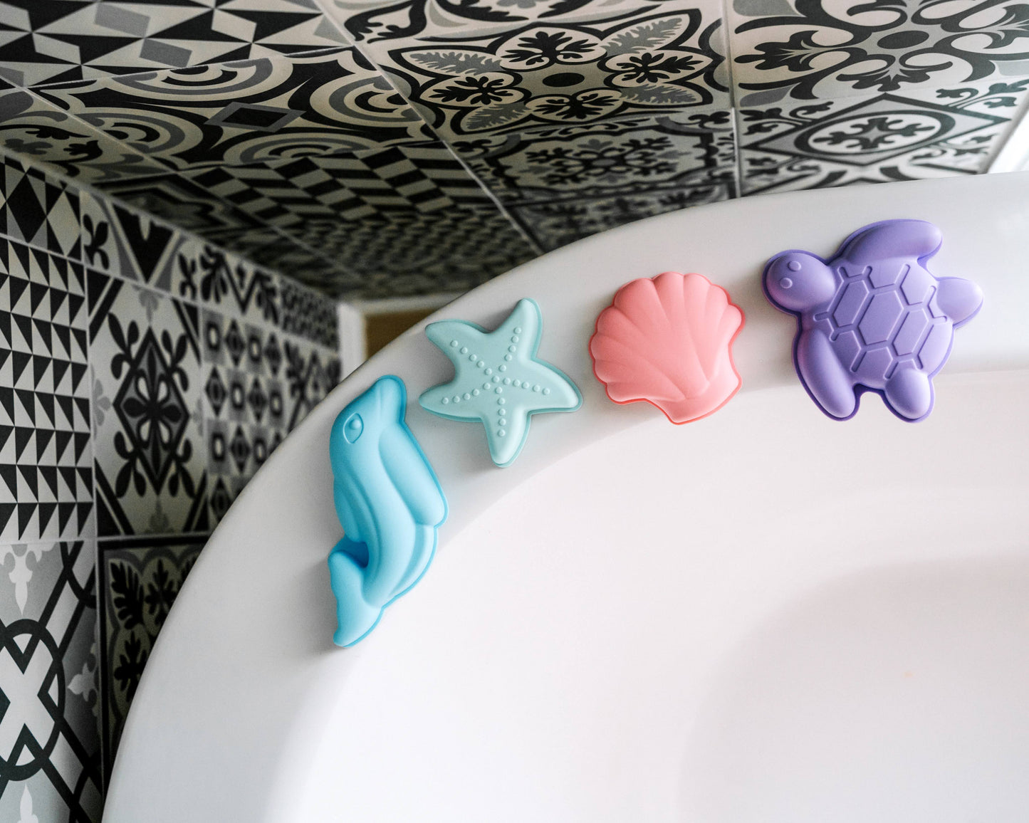 Saylor Mae Silicone Bath Toys - Neon Sea (Set of 4 plus storage bag)